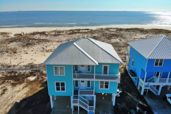 Beautiful beachfront home in Fort Morgan